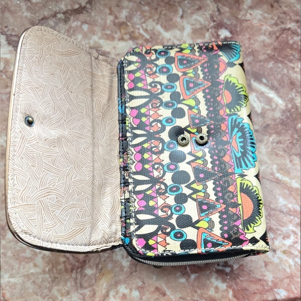 Sakroots Zip Wallet Purse Coated Canvas Peace Sign Design Many Pockets NO STRAP
